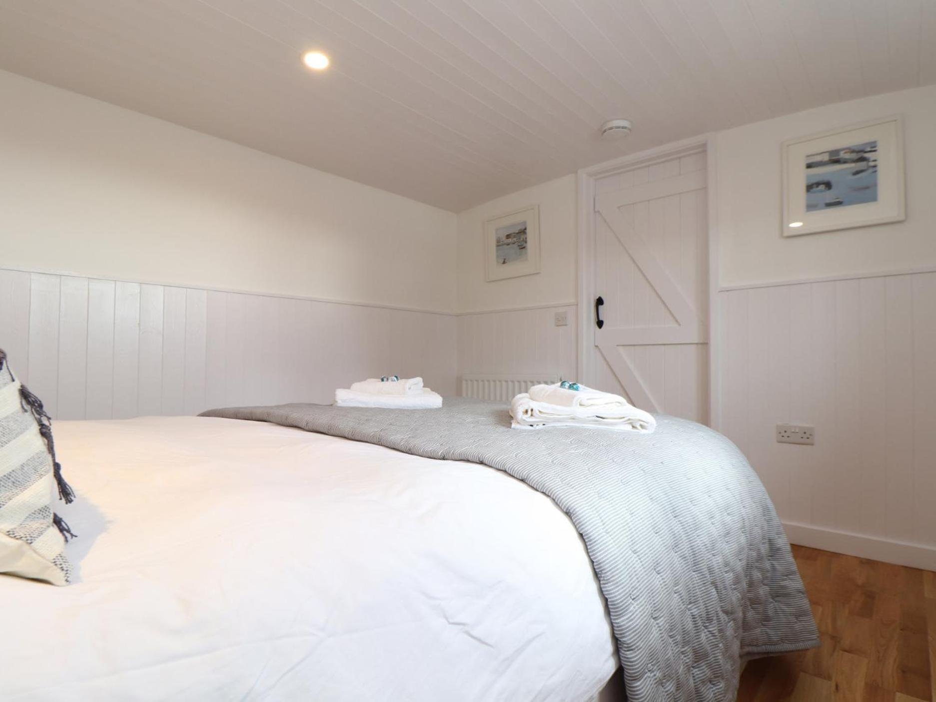 Sebright Villa Сейнт Остел Екстериор снимка